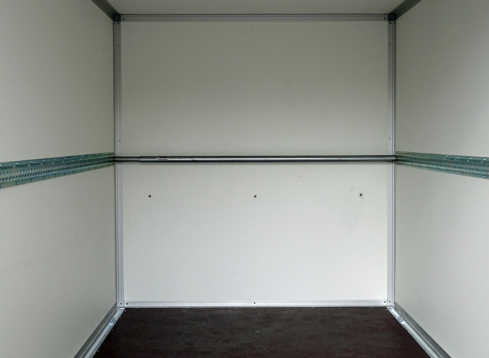 Huren van een gesloten aanhangwagen met oprijklep